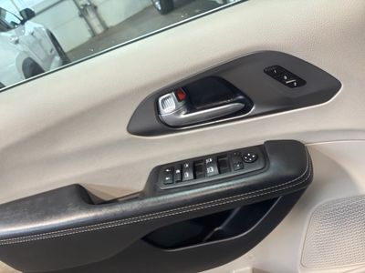 2024 Chrysler Pacifica — photo 20 view