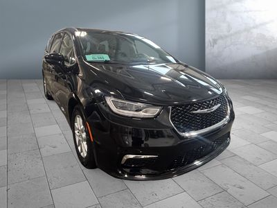 2024 Chrysler Pacifica — photo 8 view
