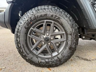 2025 Jeep Wrangler - Photo 10