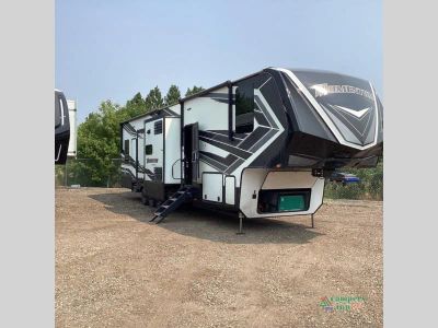 2021 Grand Design Momentum — front three-quarter view