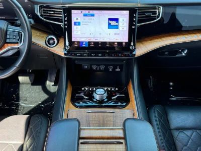 2022 Jeep Grand Wagoneer - Photo 26