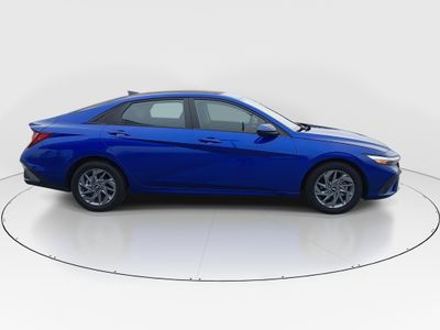 2024 Hyundai Elantra - Photo 8
