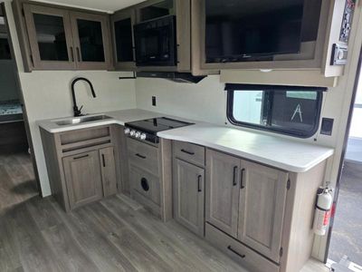 2025 Grand Design Transcend - Photo 9
