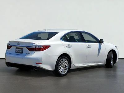 2013 Lexus ES 350 — interior view