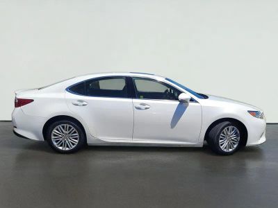 2013 Lexus ES 350 — rear three-quarter view