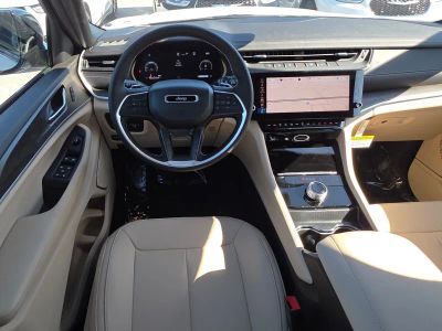 2026 Jeep Grand Cherokee — photo 10 view