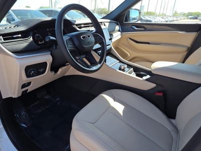 2026 Jeep Grand Cherokee — photo 13 view