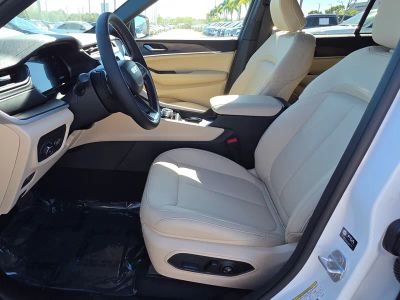 2026 Jeep Grand Cherokee — photo 12 view