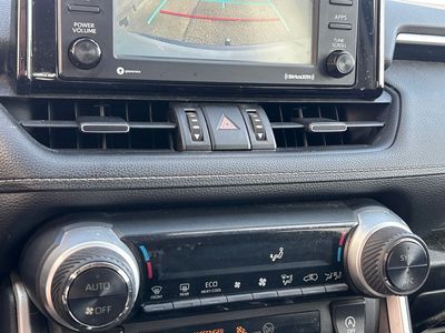 2020 Toyota RAV4 - Photo 11