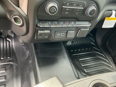 2026 Chevrolet Silverado 3500HD — photo 13 view
