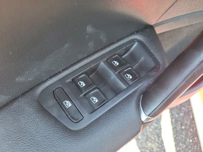 2017 Volkswagen Golf Alltrack — photo 16 view