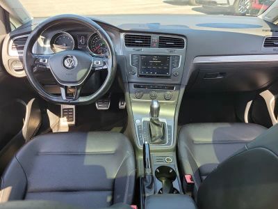 2017 Volkswagen Golf Alltrack — photo 13 view