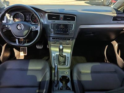 2017 Volkswagen Golf Alltrack — photo 14 view