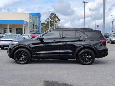 2022 Ford Explorer - Photo 2
