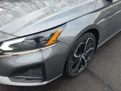 2023 Nissan Altima 2.5 SR - Photo 2