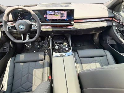 2027 BMW 5 Series — photo 15 view