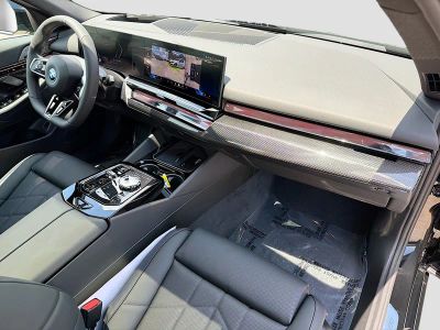 2027 BMW 5 Series — photo 13 view
