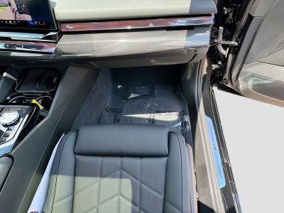 2027 BMW 5 Series — photo 17 view
