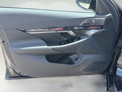 2027 BMW 5 Series — photo 21 view