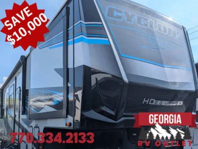 2025 Heartland Cyclone 4008 — front three-quarter view