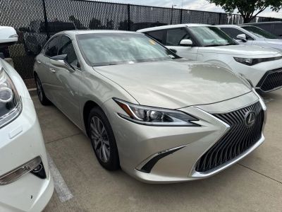 2020 Lexus ES - Photo 2