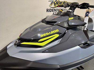 2025 Sea-Doo RXT-X 325 Ice Metal / Manta Green - Photo 13