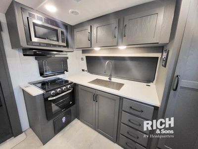 2025 Forest River Rockwood Ultra Lite - Photo 10