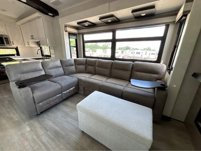 2026 Jayco Pinnacle — photo 10 view
