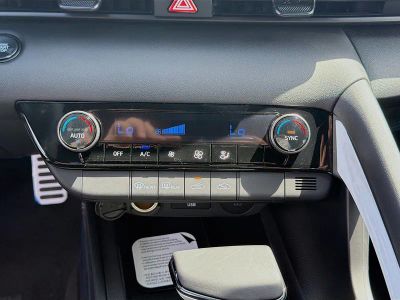 2026 Hyundai ELANTRA — photo 12 view