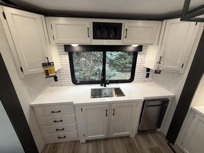 2025 Venture RV SPORTTREK - Photo 8