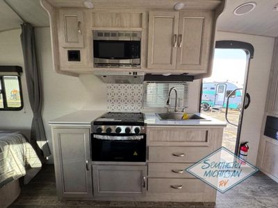 2025 Gulf Stream Vista Cruiser - Photo 3
