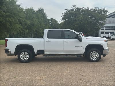 2024 Chevrolet Silverado 2500 HD — photo 8 view