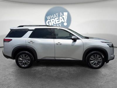 2025 Nissan Pathfinder — side profile view