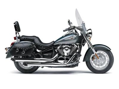 2025 Kawasaki Vulcan® 900 Classic LT — front three-quarter view