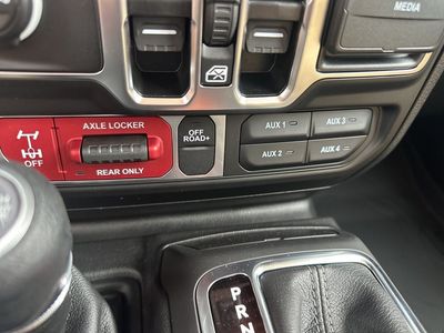 2025 Jeep Wrangler - Photo 14