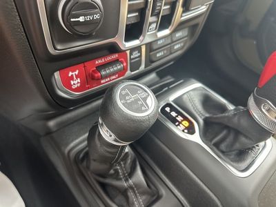 2025 Jeep Wrangler - Photo 15