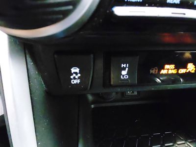 2024 Toyota RAV4 - Photo 17