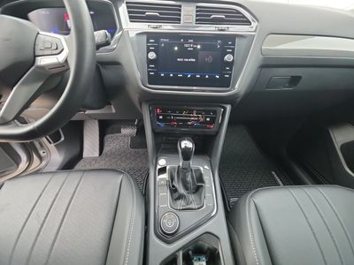 2024 Volkswagen Tiguan — photo 13 view