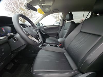 2024 Volkswagen Tiguan — photo 9 view