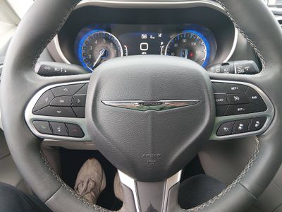 2023 Chrysler Pacifica - Photo 12