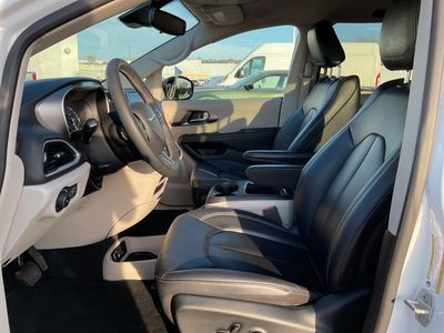 2024 Chrysler Pacifica - Photo 9
