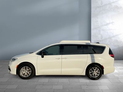 2024 Chrysler Pacifica - Photo 3