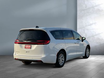 2024 Chrysler Pacifica - Photo 6