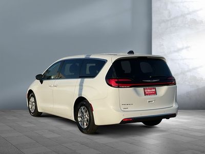 2024 Chrysler Pacifica - Photo 4
