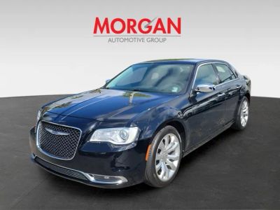 2019 Chrysler 300 — interior view