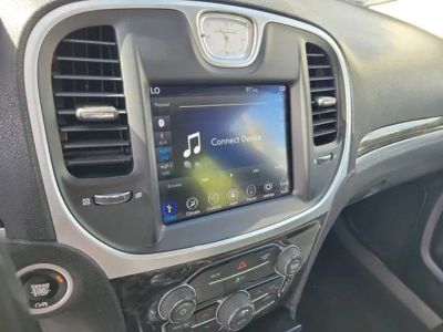 2019 Chrysler 300 — photo 18 view