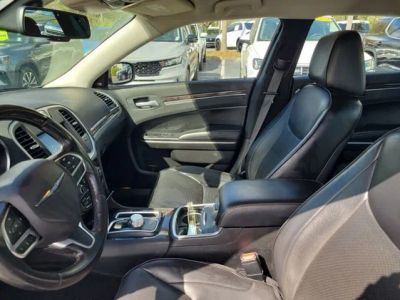 2019 Chrysler 300 — photo 11 view