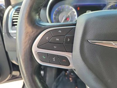 2019 Chrysler 300 — photo 14 view