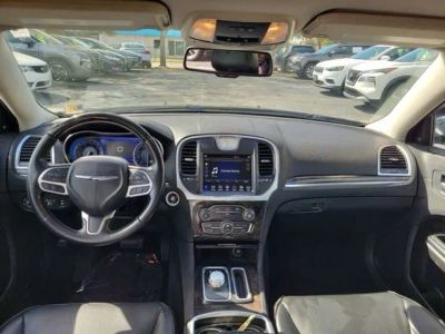 2019 Chrysler 300 — photo 23 view