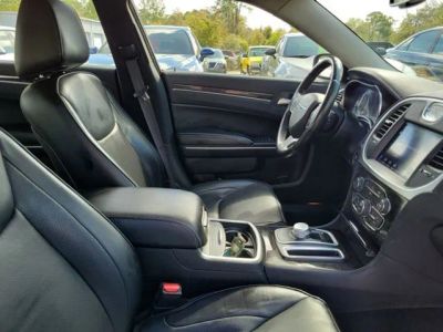 2019 Chrysler 300 — photo 32 view